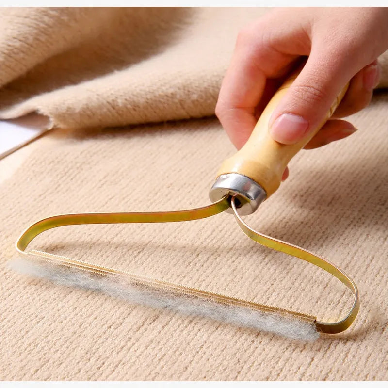 RoyaleGlow Wooden Pet Hair Remover - Eco-Friendly Lint Tool