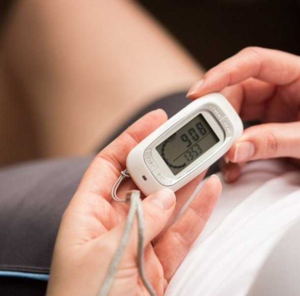 Luxora Walking 3D Pedometer with Clip and Strap Plus 30 Days Memory Accurate Step Counter