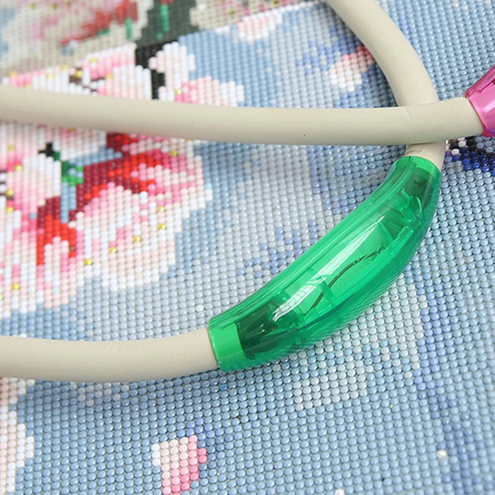 Flexible Hands-Free Knitting & Crocheting Lamp – LED Neck Light for Crafting & Reading