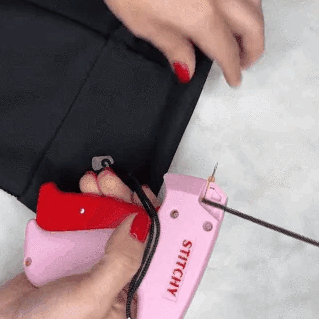 "Stitchy Clothing Tag Gun Set – Mini Handheld Tailor Tool with 1000 Invisible Fasteners & 6 Gentle Needles for Quick Clothing Fixes & Temporary Hems"