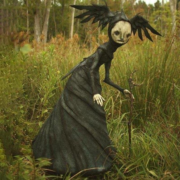 Luxora The Dark and Bizarre Art – Creepy Witch Sculptures