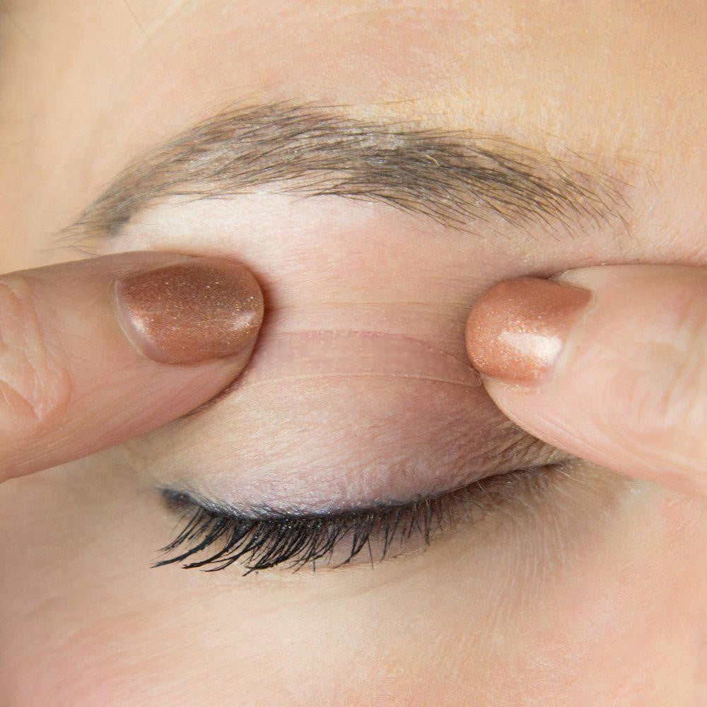 Luxora Anti-Aging Eyelid Tape Contains 100 Strips for Lift