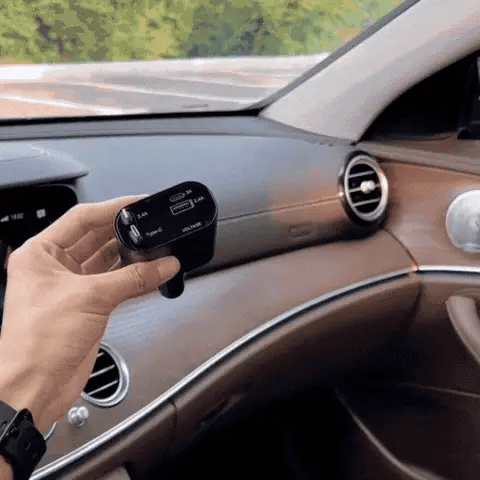 Royaleva Dual Retractable Car Charger for Fast Charging
