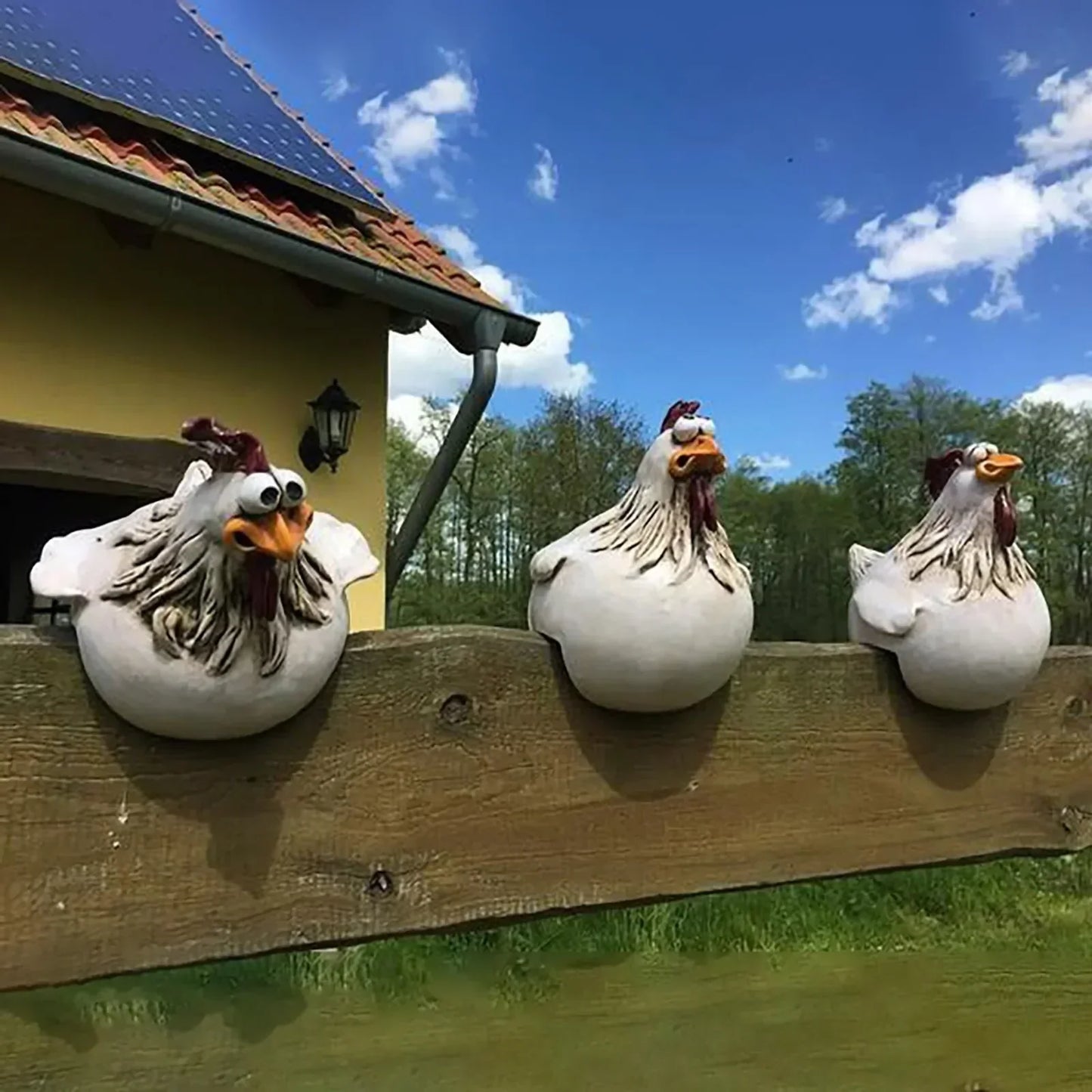 Royaleva Funny Chicken Fence Decor – Resin Garden Statues