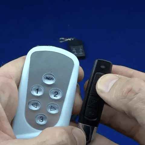 Remote Control Duplicator Keychain With 4-Button Cloning For Car Keys Garage Doors And Wireless Remotes Secure Data Encryption High-Frequency Signal Easy Copy Clear And Restore Functions Portable Design