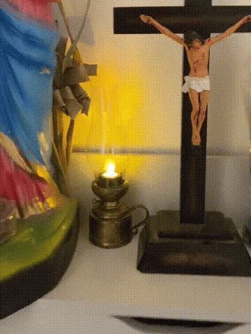 RoyaleGlow LED Vintage Kerosene Lamp, Electronic Swinging Candle