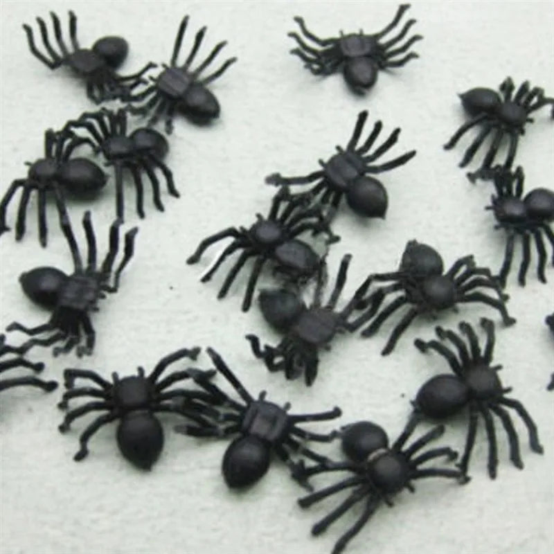 50pcs Halloween Spiders Decorations Small Black Plastic Spiders Haunted House Spider Decoration Simulation Tricky Toy 3