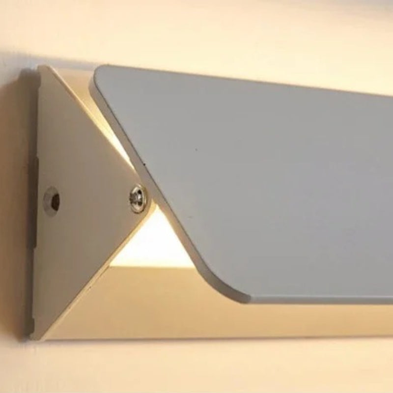 Rayvia Modern Designer LED Wall Sconce for Elegant Ambient Lighting