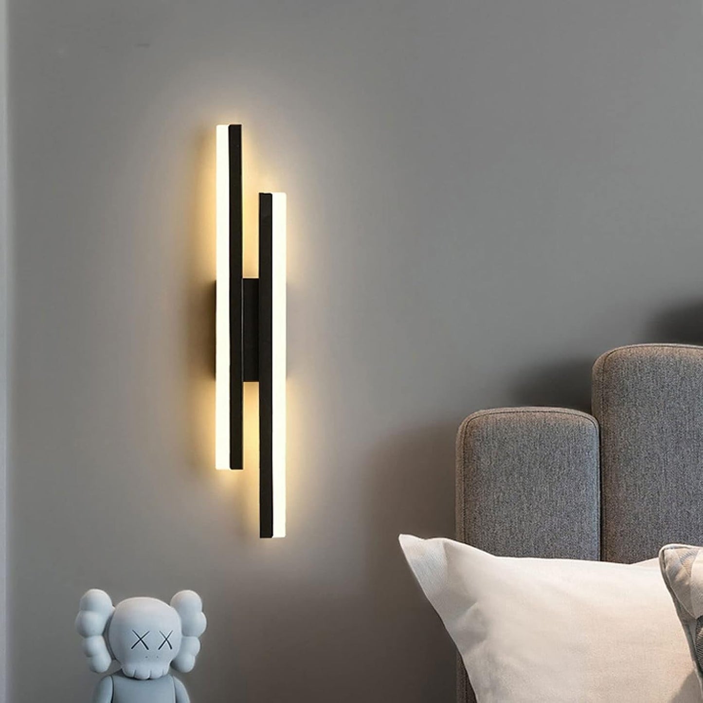 Royallure Rechargeable LED Wall Lamp 4400mAh Wireless with Remote Control