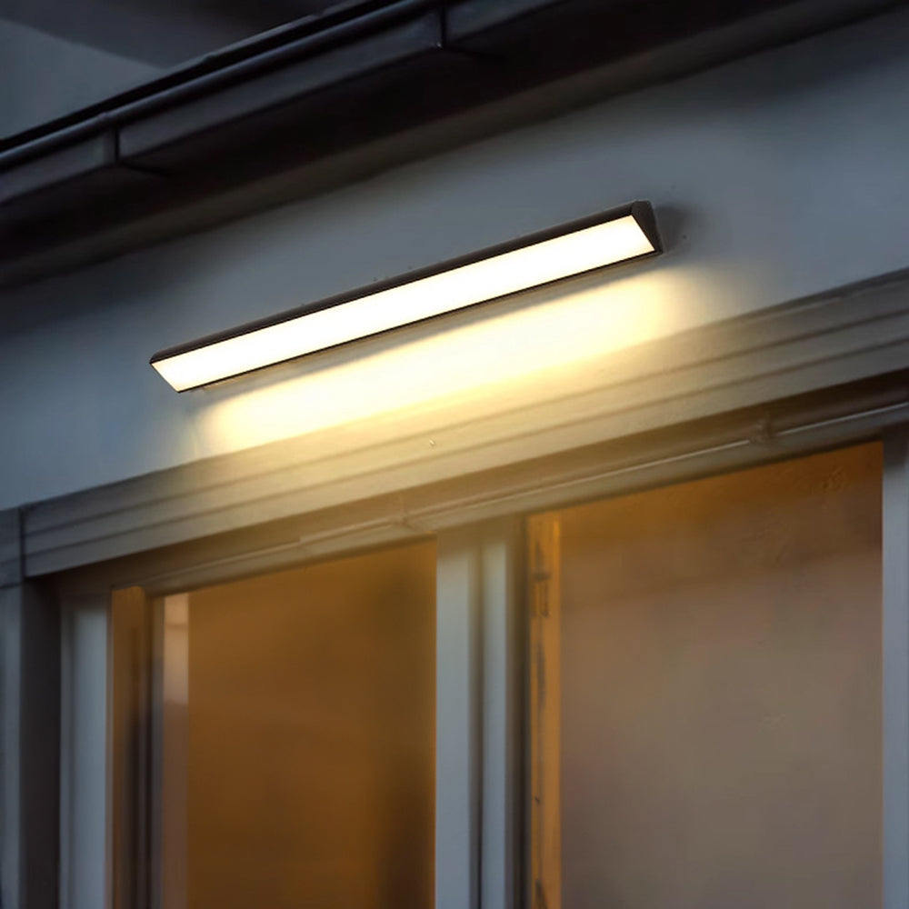 Acrylux | Elegant Modern Waterproof Outdoor Wall Lamp 2