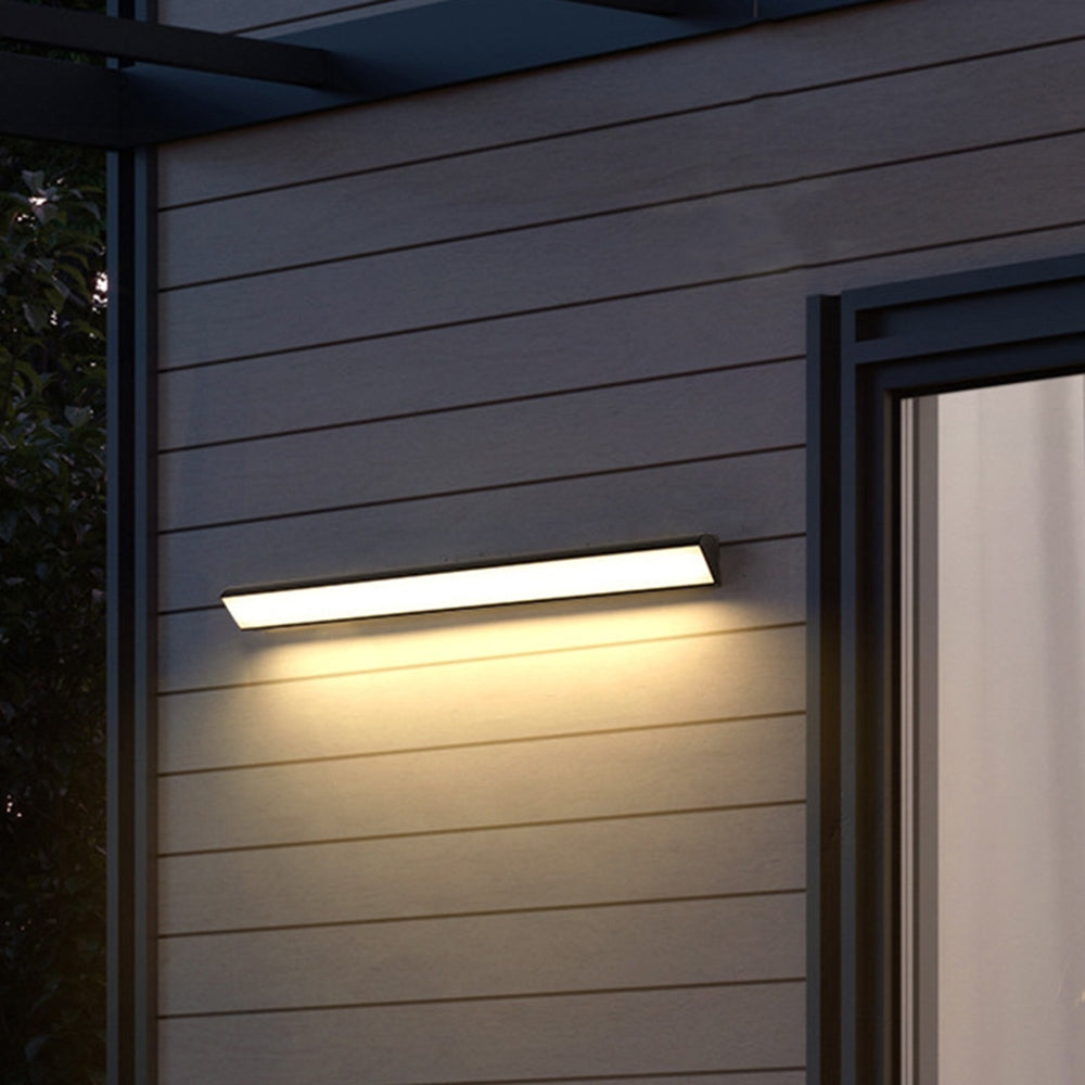 Acrylux | Elegant Modern Waterproof Outdoor Wall Lamp 3