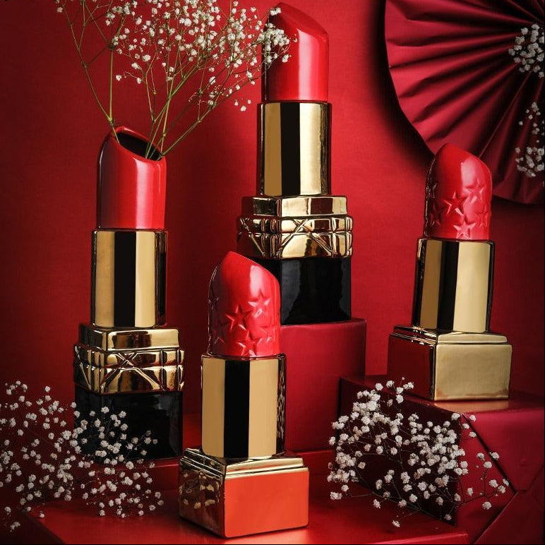 RoyaleGlow Lipstick Decor Vase - Chic Red Lip Cosmetic Home Accent, 26cm-Royale Basic
