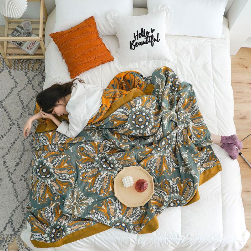 Double-Sided Floral Cotton Quilt – Organic Fabric in Dark Cyan, Soft and Breathable for Year-Round Comfort