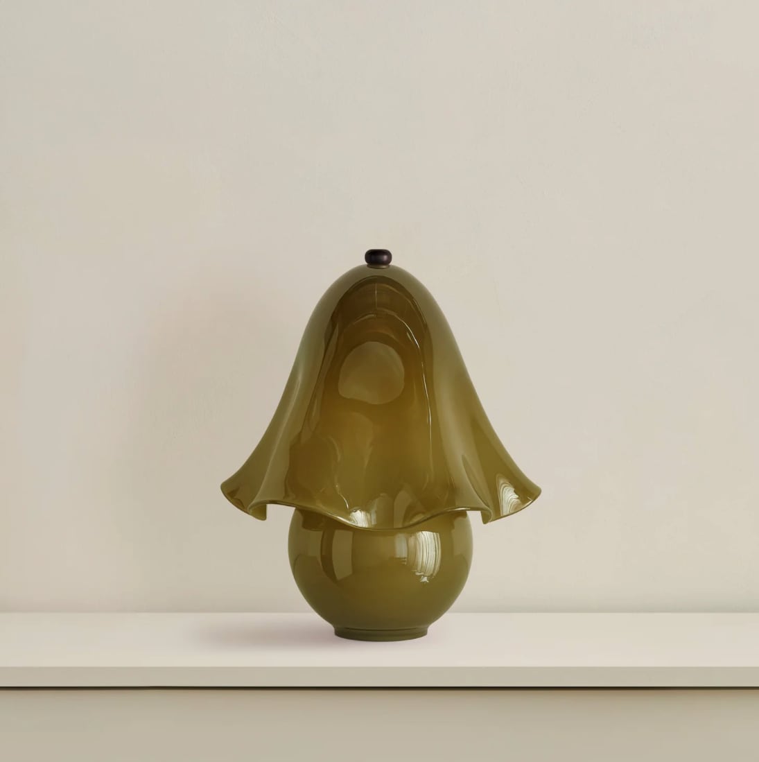 Rayvia French Rretro Handmade White Glass Table Lamp With Copper Accent