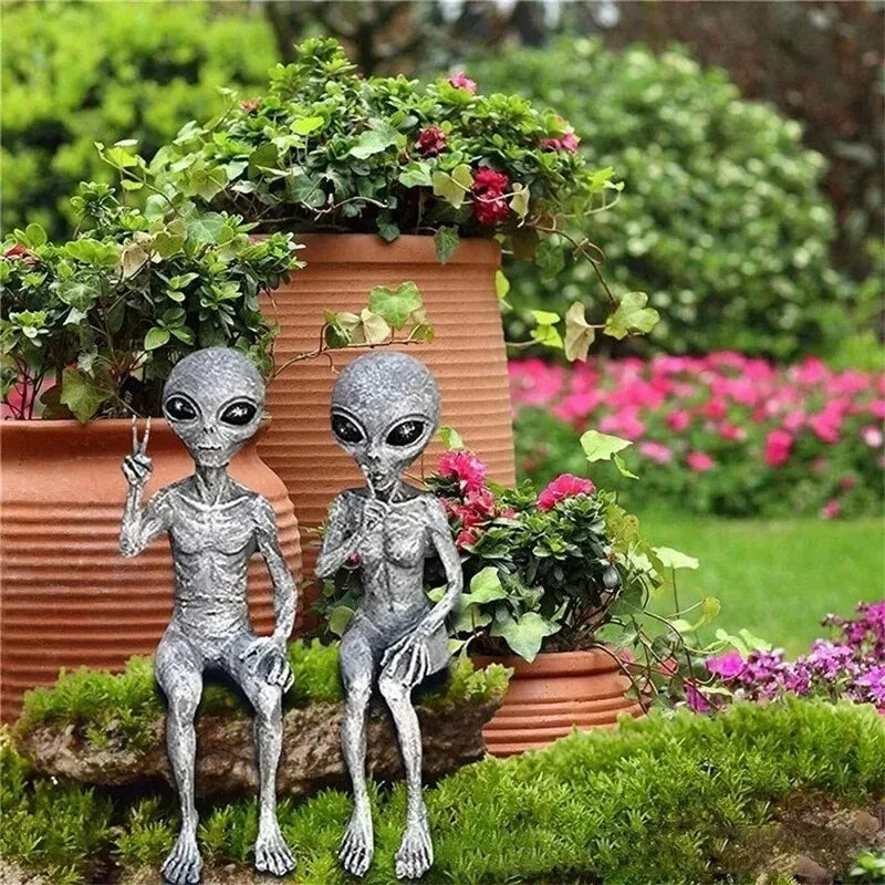 Funny Resin Alien Statue Outdoor Garden Decoration UFO Dwarf Sculpture Desktop Home Decor for Halloween Christmas Ornaments 2