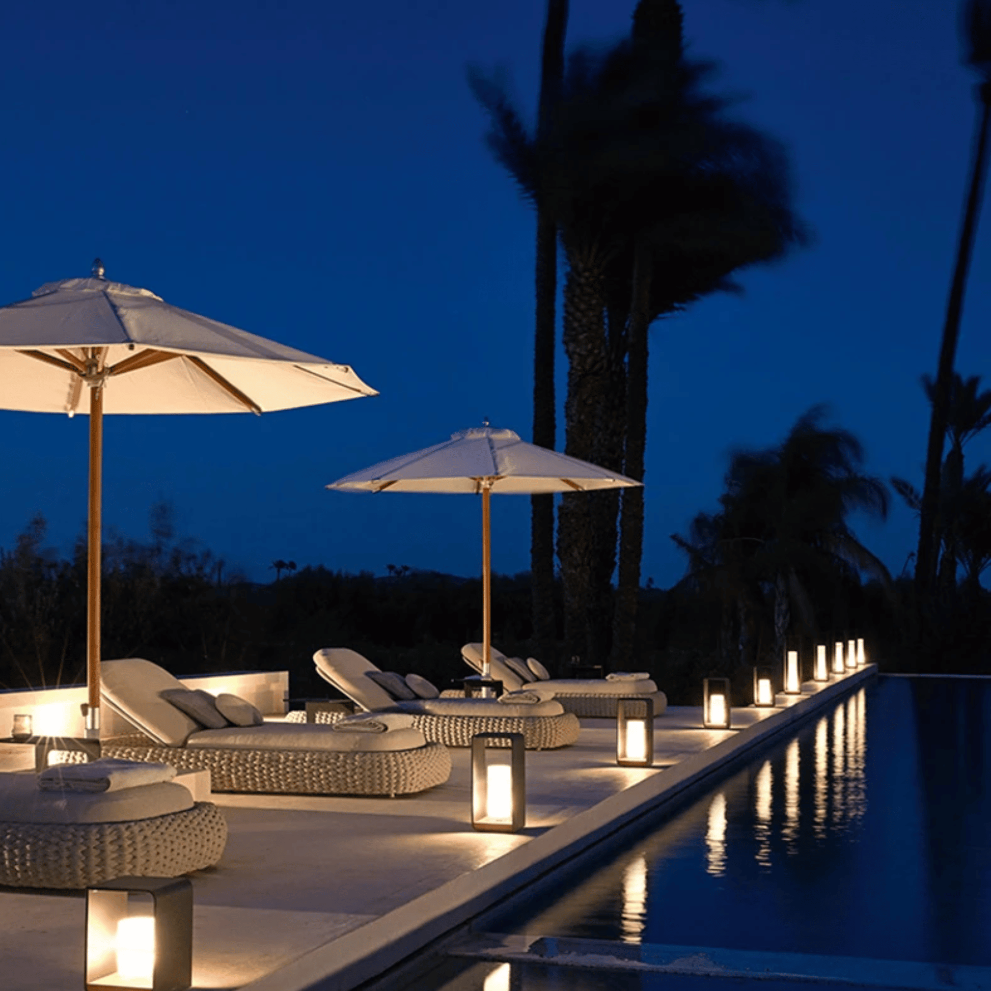 LumoEdge Outdoor LED Lawn Lamp 0