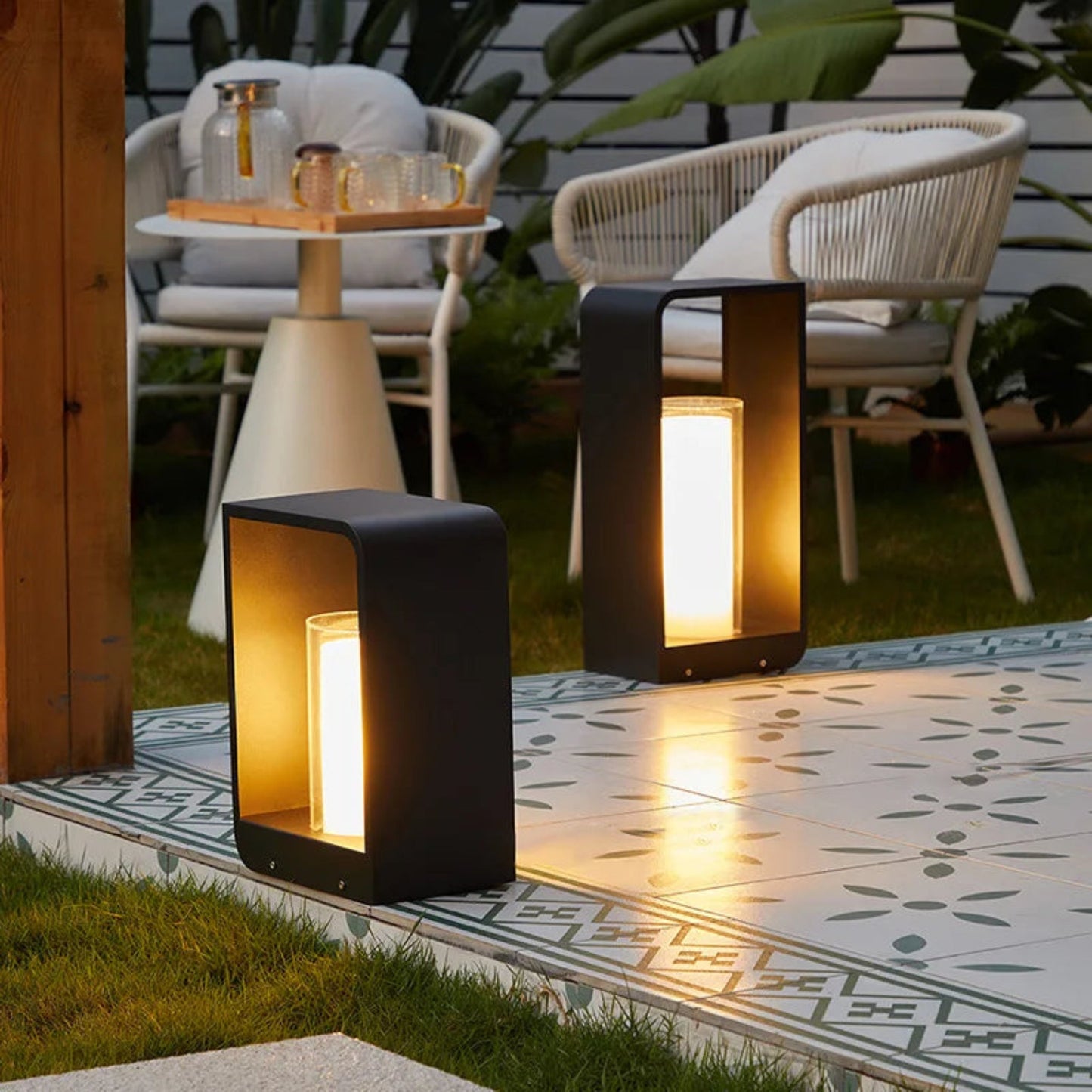LumoEdge Outdoor LED Lawn Lamp 1