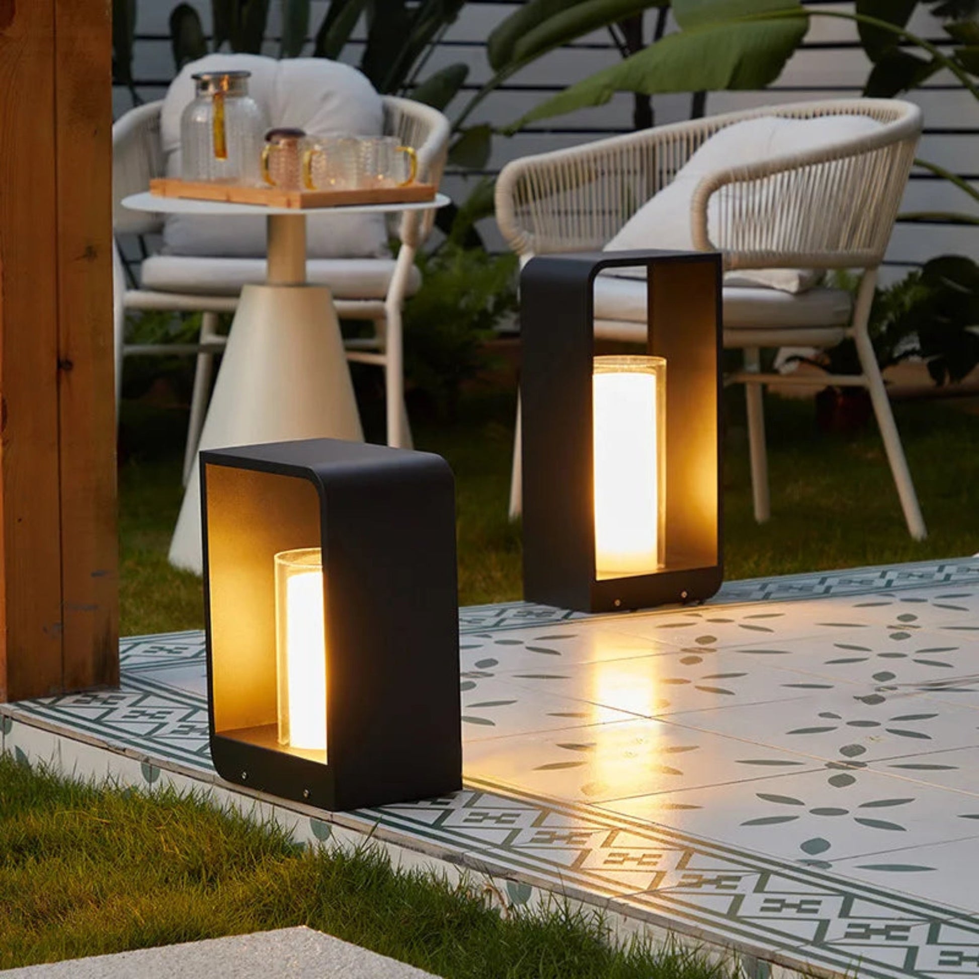 LumoEdge Outdoor LED Lawn Lamp 1