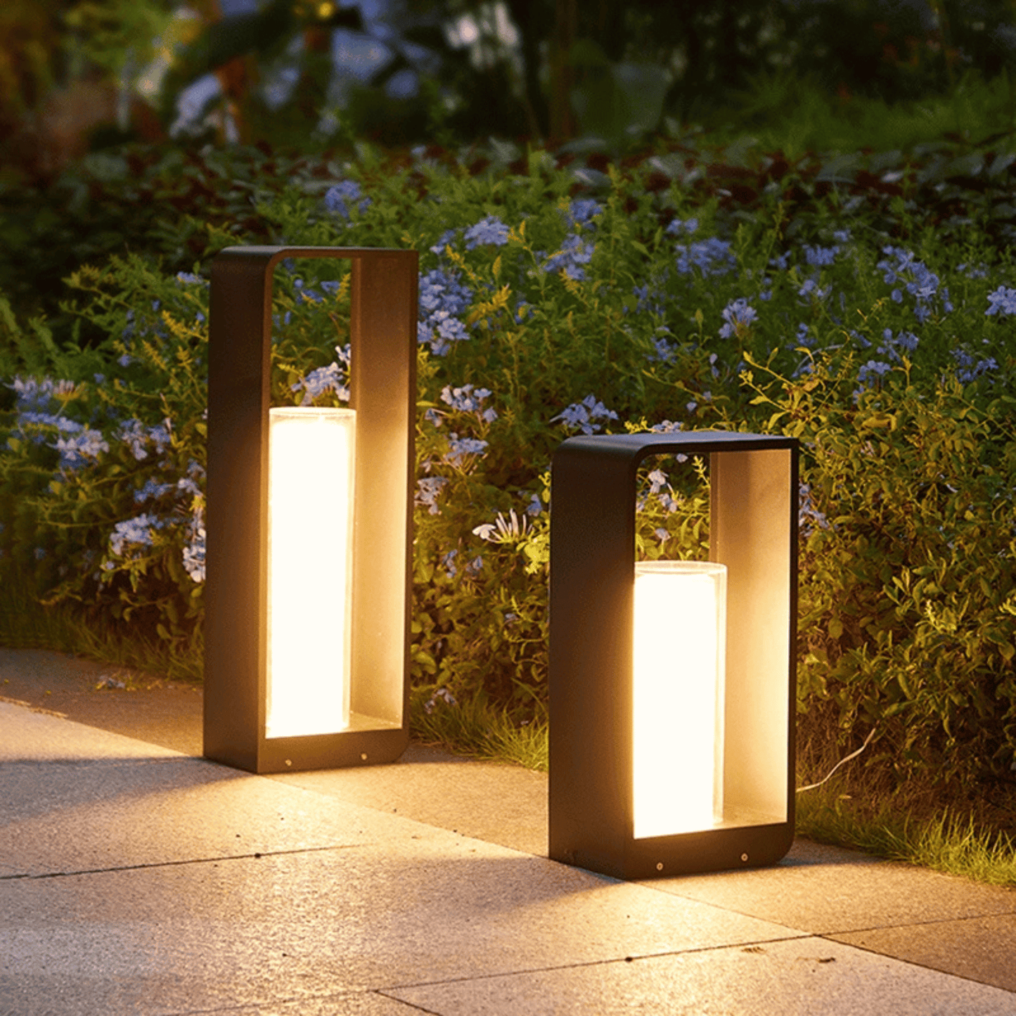 LumoEdge Outdoor LED Lawn Lamp 2