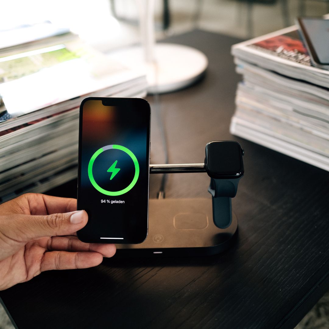 Rayvia 3-in-1 Wireless Charging Station for Smartphone Smartwatch and Earbuds with Night Light