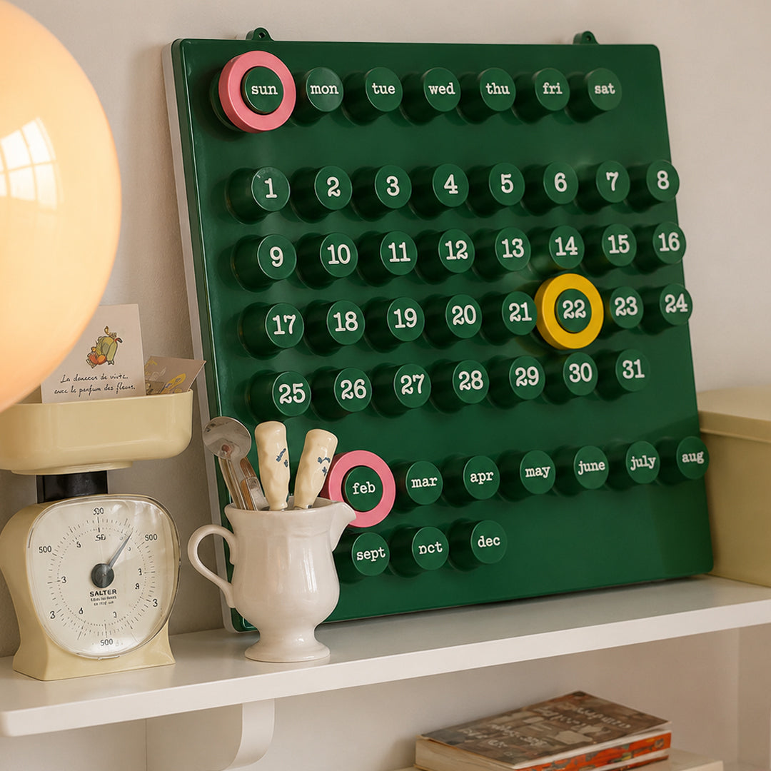 Retro Ring A Date Wall Mounted Calendar 4