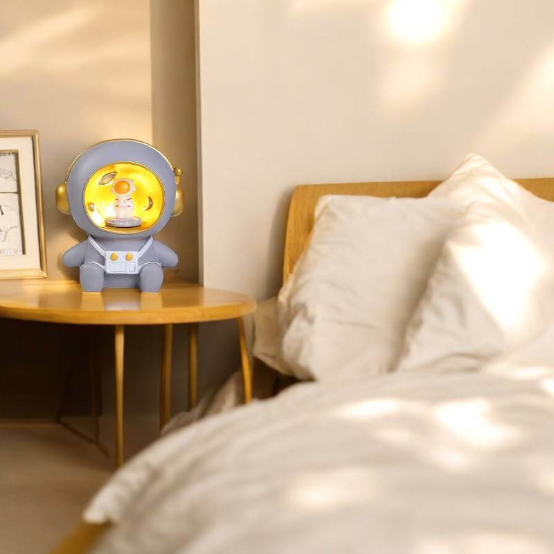 Royallure Astronaut Piggy Bank and Night Lamp for Kids – Space-Themed Design, Dual Functionality, USB or Battery Powered 2