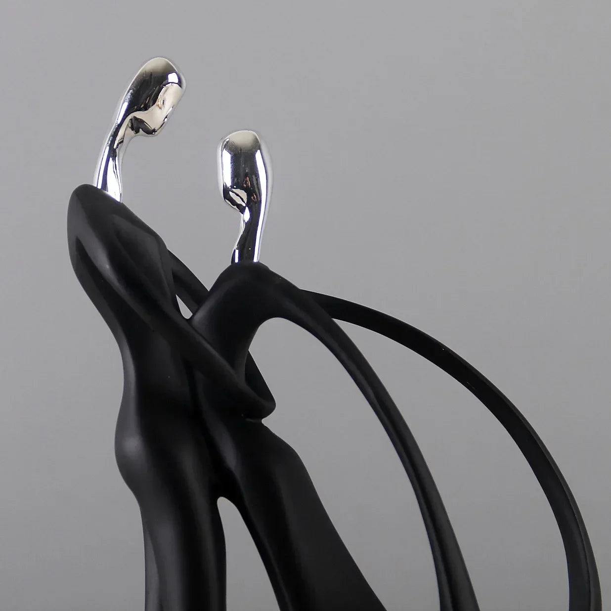Elegant Nordic Art Dancing Couple Figurines – Resin Sculpture for Stylish Home & Office Decor