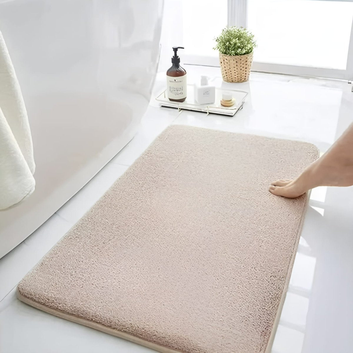 Super Absorbent Velvet Anti-Slip Bath Mat 2