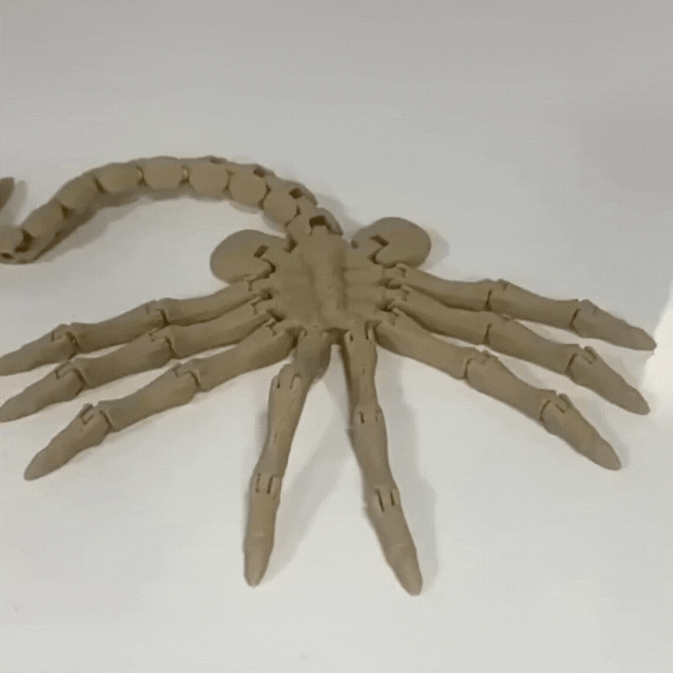 Royelux Alien Facehugger Fully Articulated Collectible Sci-Fi Horror Movie Prop