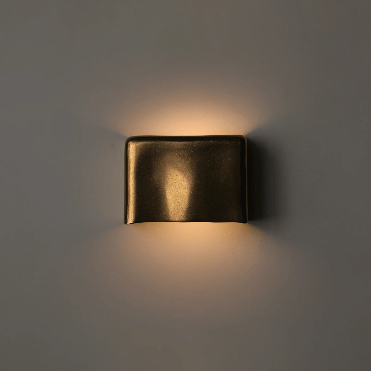 Vanta Curve Wall Light- Gold 1