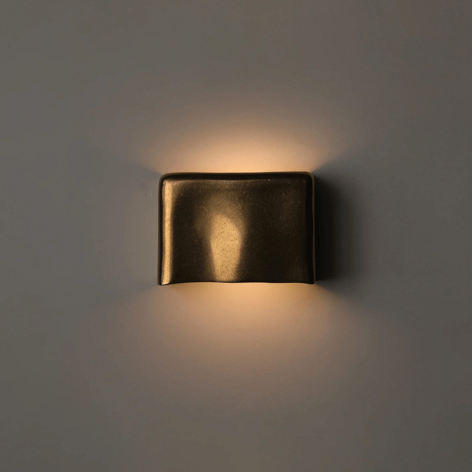 Vanta Curve Wall Light- Gold 1
