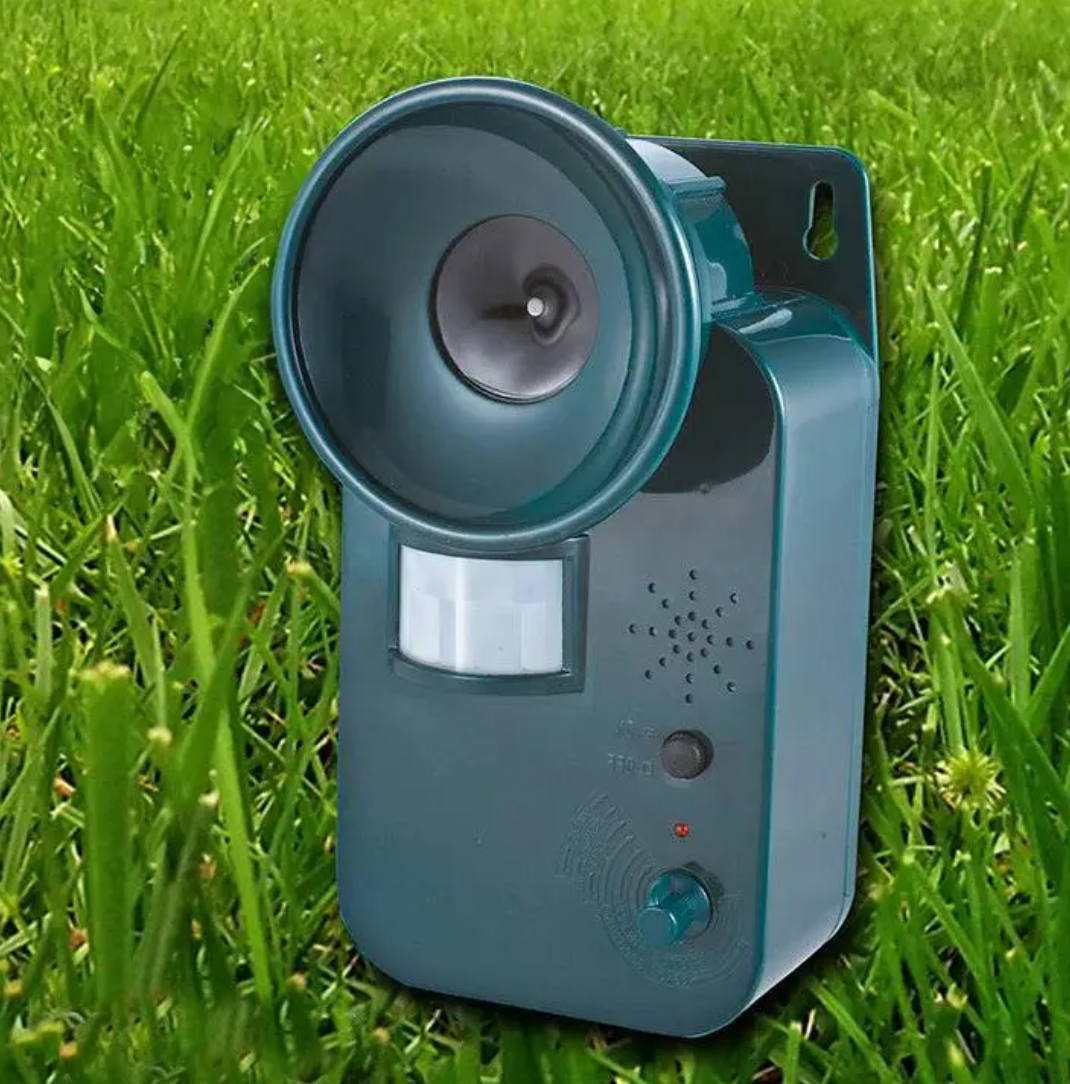 RoyaleGlow 5000sqft 9v Dc Ultra Sonic Cordless Pest Animal Repeller Outdoor Safely Repel Various Animal
