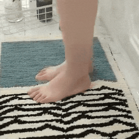 RoyallureAbstract Microfiber Bath Mat – Soft, Absorbent & Non-Slip Rug