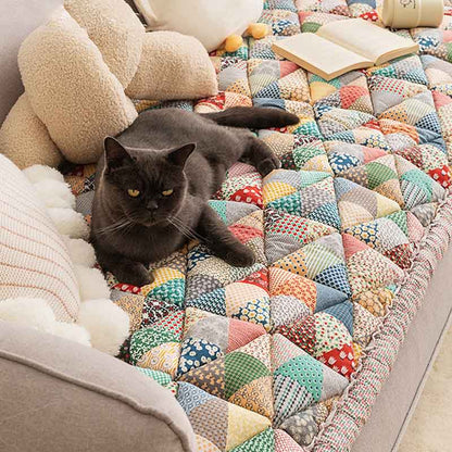 Cotton Quilted Couch Cover – Chic Scratch-Resistant Sofa Protector with Non-Slip Bottom & Handmade Craftsmanship