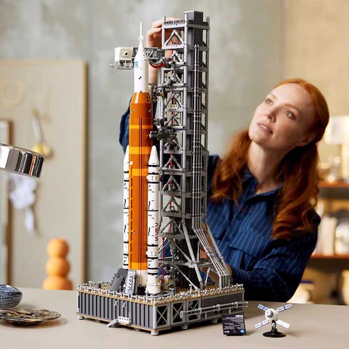 Royaleva Artemis Space Launch System - High-Quality Collectible - Educational Display - Perfect for Space Enthusiasts