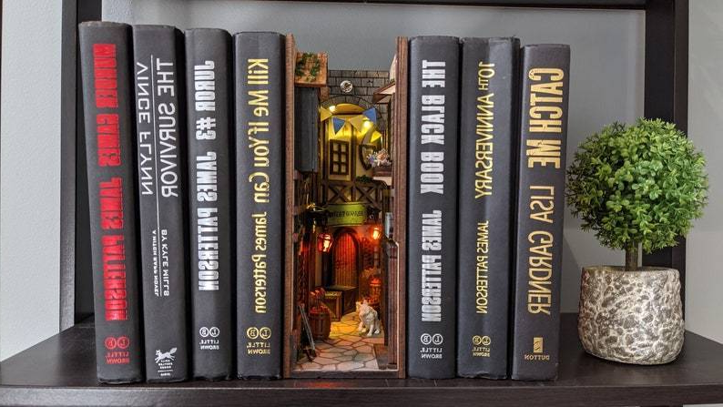 RoyaleGlow Medieval AlleyWorld Bookshelf Insert Box
