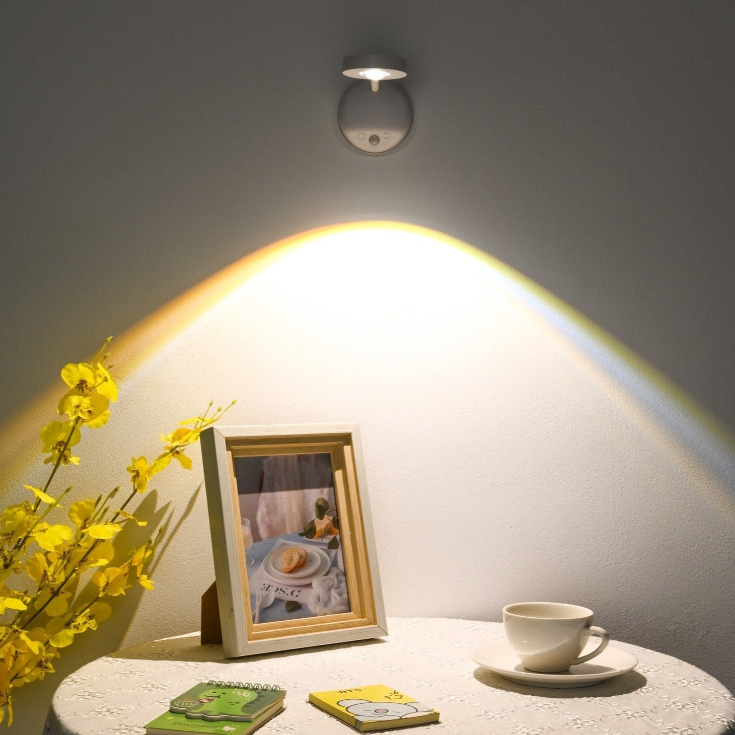 Motion Spotlight - Wireless 360° Rotating LED with Motion Sensor - White / Touch Control