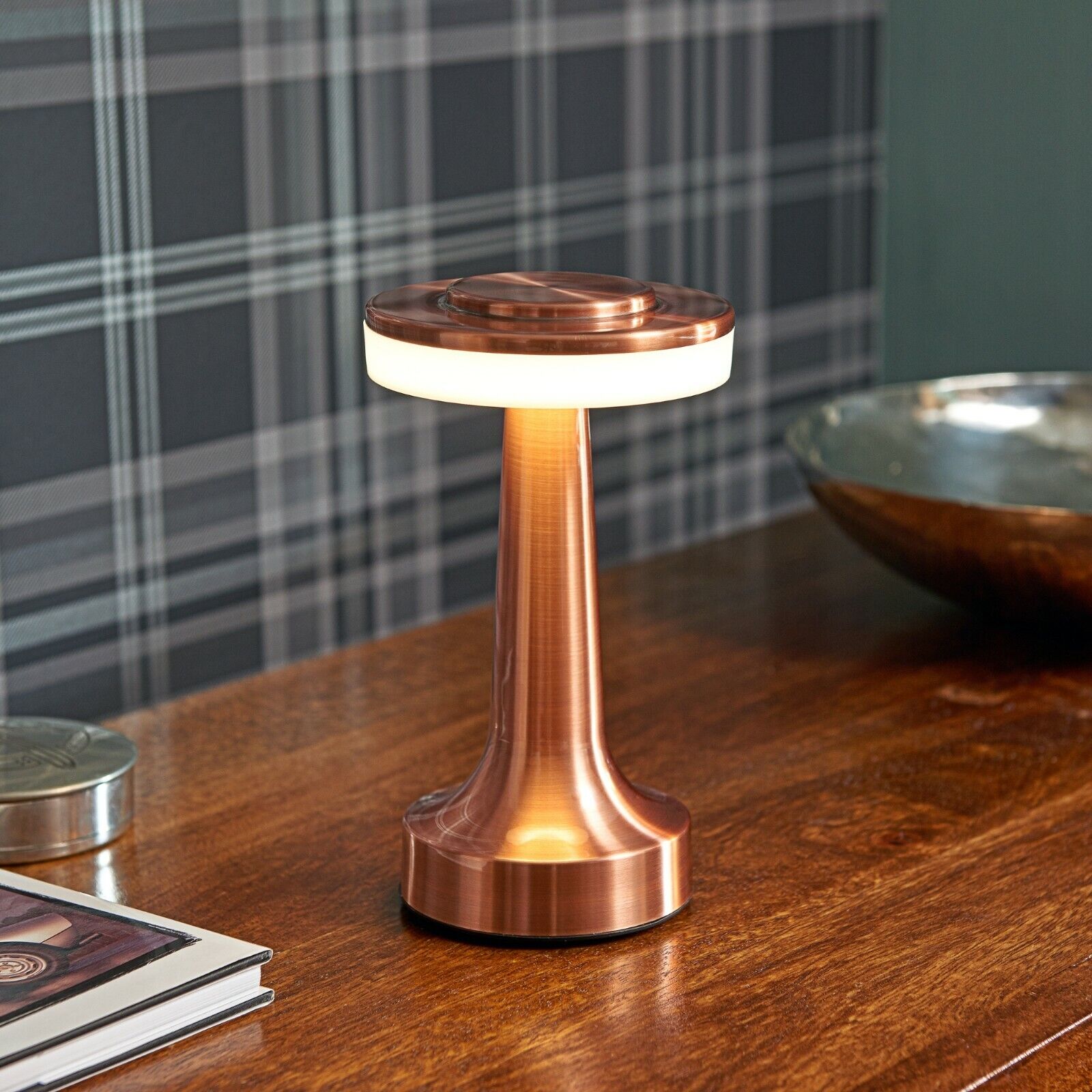 Royaleva Retro Bar Table Lamp - Classic Metallic Accent Light - Gold