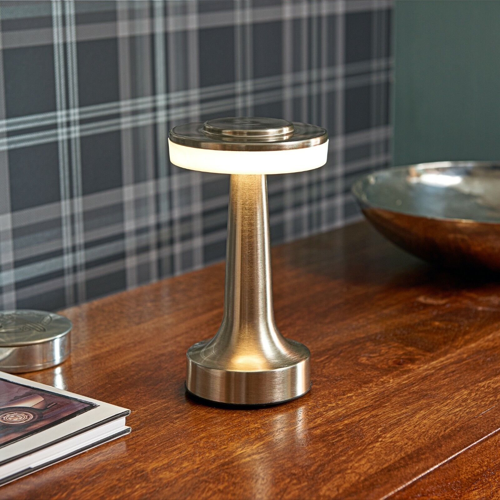 Royaleva Retro Bar Table Lamp - Classic Metallic Accent Light - Silver